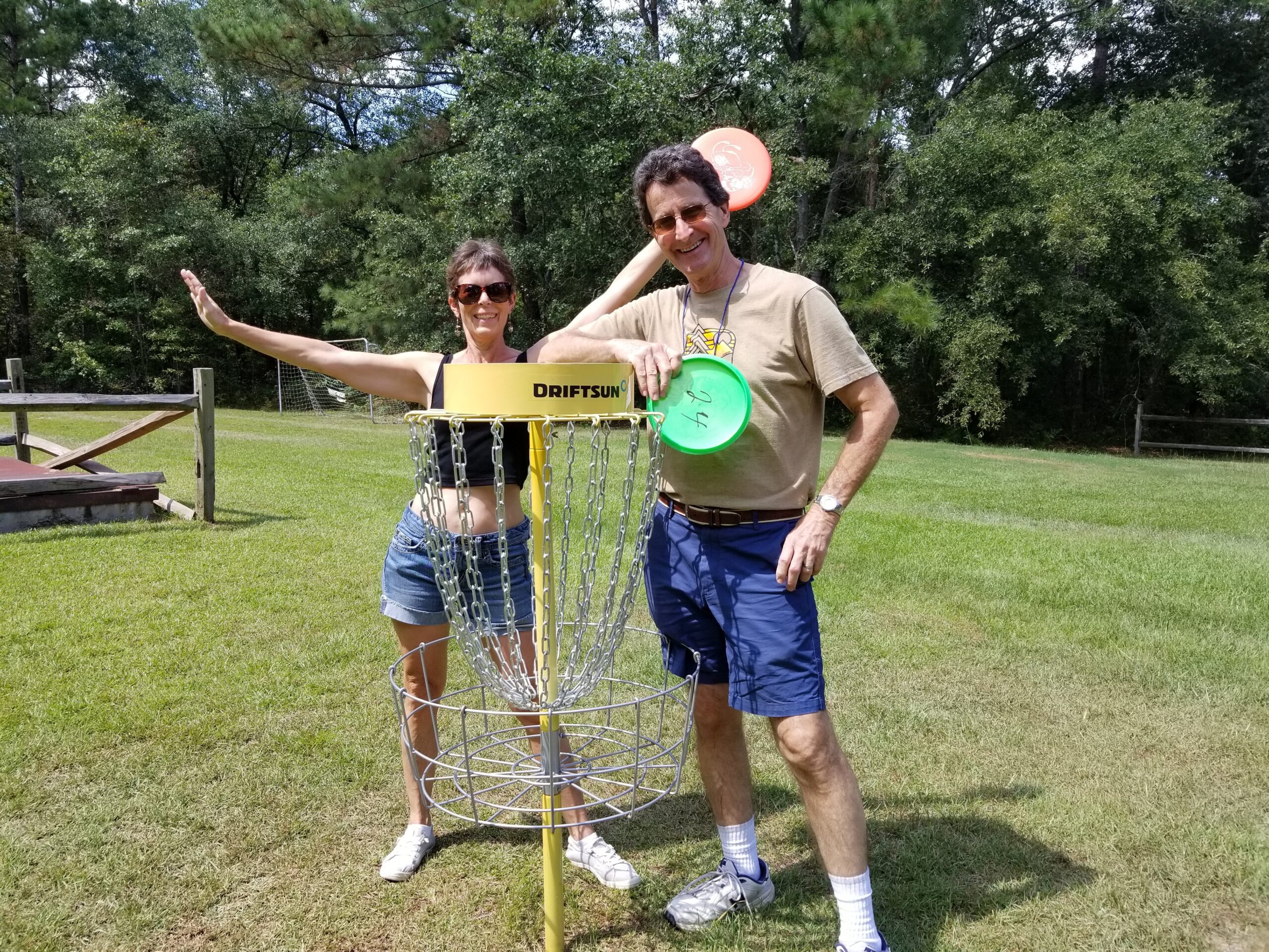 Spirit Fest 2018 Nancy Stone and David Pettengill play frisbee golf